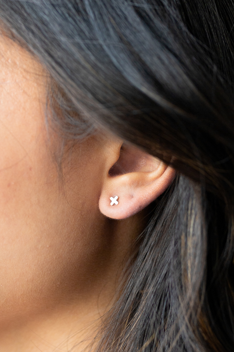 HANNAH Cross Stud Earrings | Cross Stud Earrings | FLEURENZ